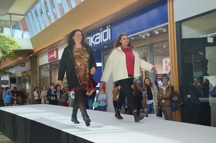 Ninia Shopping Center heeft de feestweek voor 20-jarig bestaan afgetrapt met een modeshow.