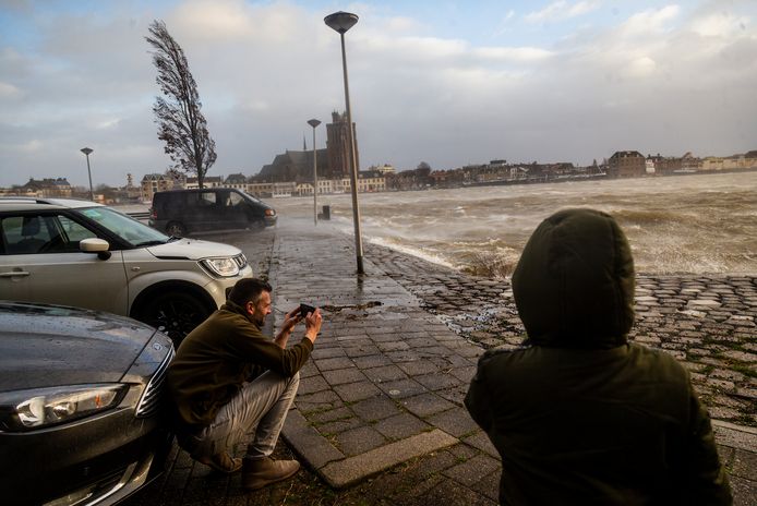 Foto vanaf de kade bij Zwijndrecht.