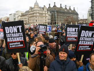 Honderden steunen WikiLeaks-oprichter Julian Assange tijdens protestmars in Londen