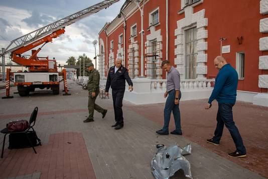 Het stationsgebouw in Koersk raakte beschadigd door de droneaanval.