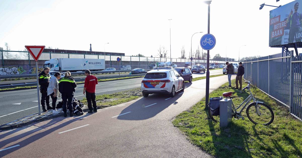 Fietser gewond na aanrijding met auto in Waalwijk.