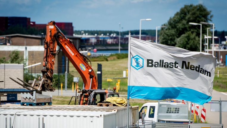 Bouwketen op een bouwplaats van Ballast Nedam langs de A15. Miskleunen bij de bouw van de weg brachten het bedrijf op de rand van het faillissement. Beeld anp