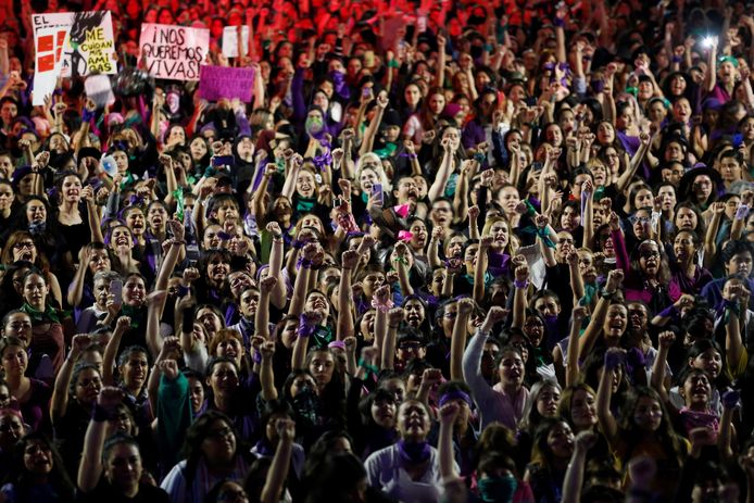 Duizenden vrouwen betoogden op 8 maart tegen het toenemend geweld tegen vrouwen in Guadalajara, Mexico.