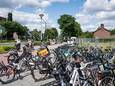 Archieffoto: Voor deze kluwen met fietsen bij kruispunt Europalaan/Valkenierstraat is inmiddels extra stallingsruimte geregeld.