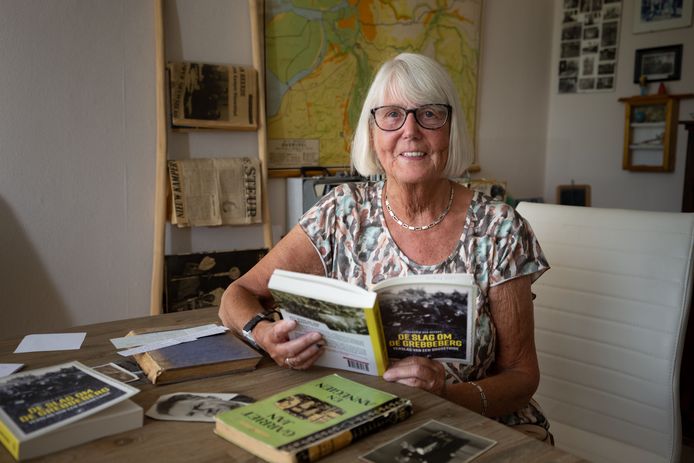Erna van Heerde, de dochter van Hendrik, herleest het boek van haar vader waarvan ze het origineel eind jaren zestig in bezit kreeg.