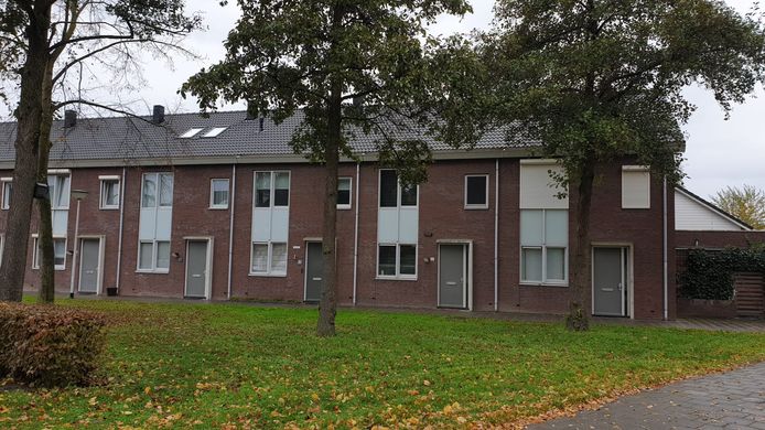 De Suurhoffstraat, waar in een van de woningen een man dood werd gevonden.