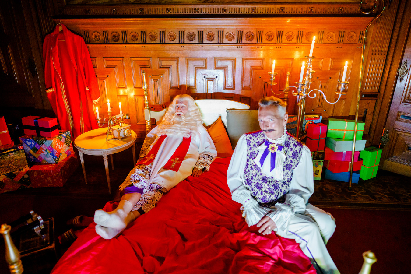 Robert ten Brink speelt Sinterklaas ‘Angstig dat jongste kleinkinderen me herkennen’ Foto