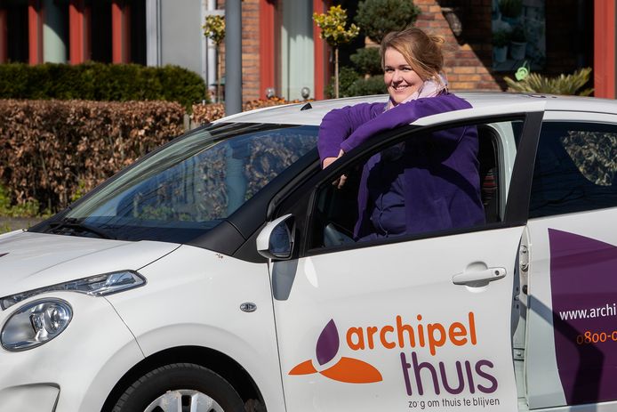 Ghislaine Huyben biedt als wijkverpleegkundige hulp aan mensen die langer zelfstandig thuis kunnen wonen met ondersteuning van Thuiszorg.