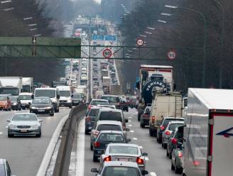 Twee rijstroken versperd na ongeval bij Vierarmenkruispunt Tervuren