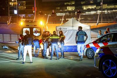 Man stabs wildly with knife at Erasmus Bridge in Rotterdam: one dead and seriously injured, suspect shouted “Allahu akbar” witnesses say