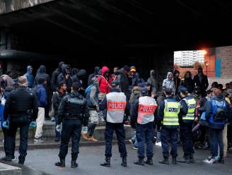 Politie ontruimt opnieuw kamp met 500 migranten in Parijs