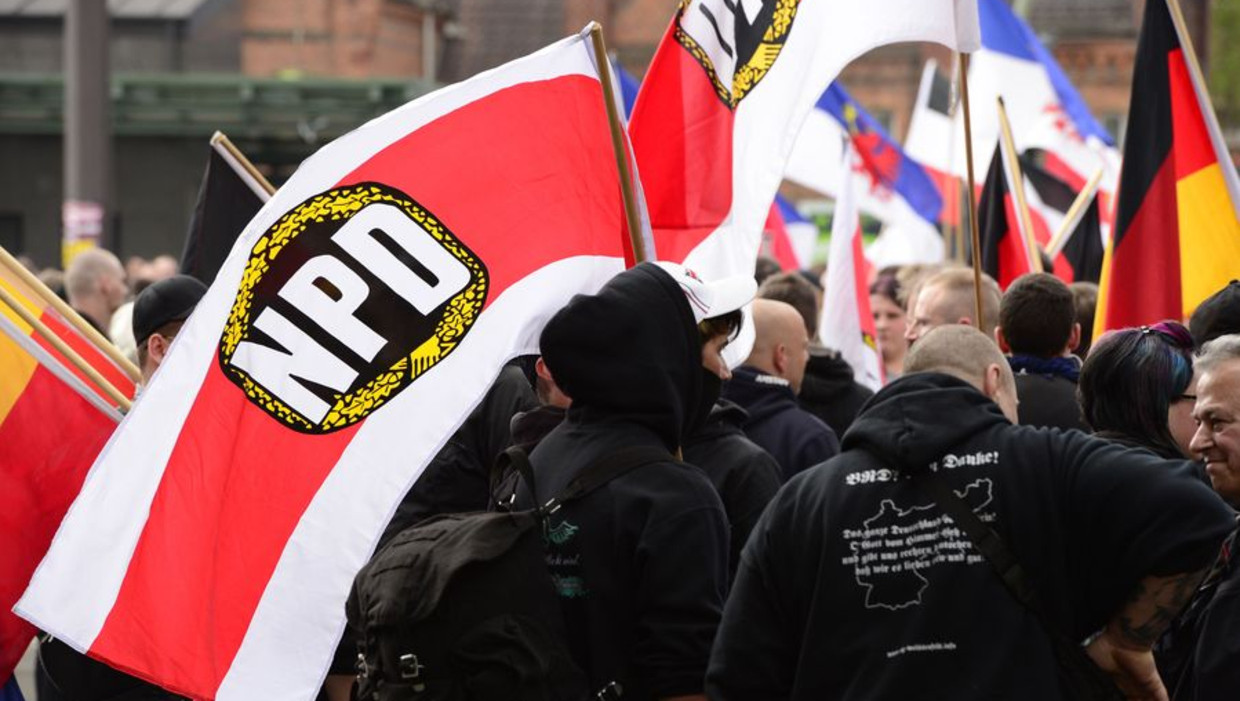 Een demonstratie van neonazi's en aanhangers van de extreemrechtse NPD-partij in Berlijn. Beeld afp