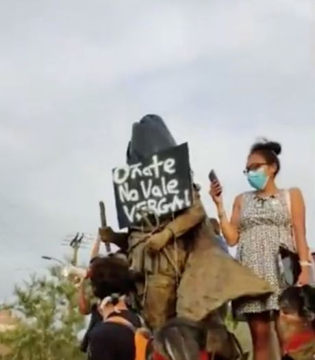 Un homme grièvement blessé par balle lors d'une manifestation autour d'une statue