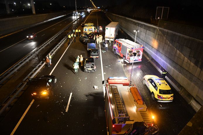 A4 Richting Rotterdam Afgesloten Door Ongeluk Bij Delft Rotterdam Ad Nl