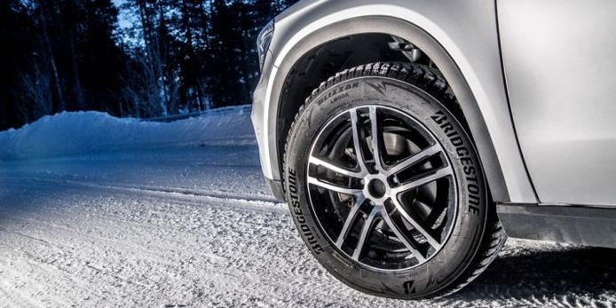 Winterbanden hebben geen nut, blijkt uit Britse praktijktest | Auto | AD.nl