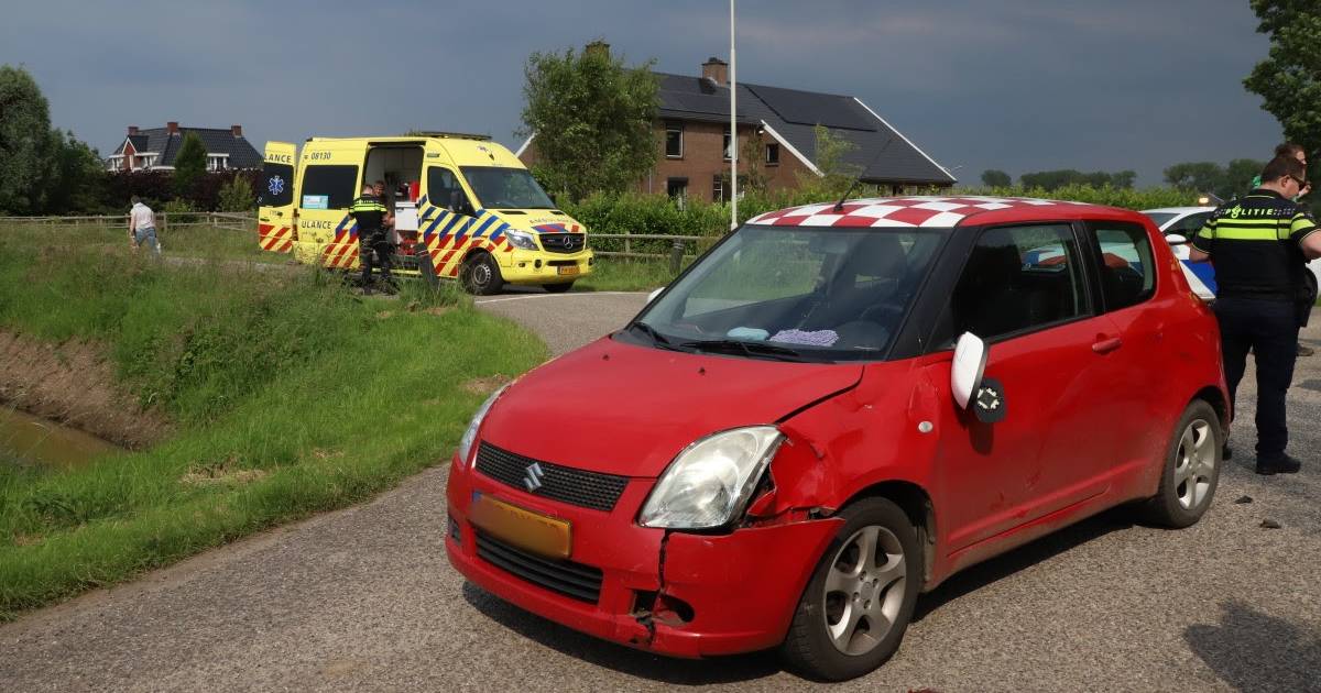 Persoon naar ziekenhuis na aanrijding tussen scooter en auto in Horssen.