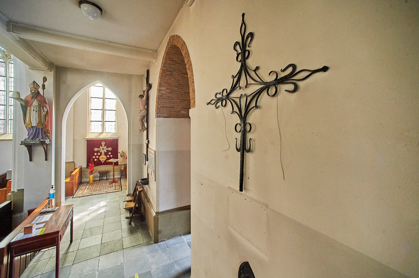 Audiotour langs ‘geheimen’ van Eerdse kerk, nu het nog kan | Foto | bd.nl