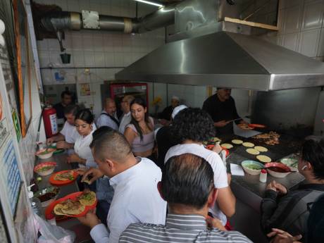 3 meter brede tacobar met amper personeel of menukaart wint Michelinster
