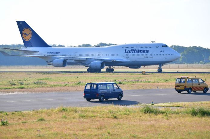 De eerste Boeing 747-400 van Lufthansa is geland op Twente Airport