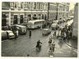 Geëvacueerden van de watersnood in 1953 komen aan bij het verzamelcentrum in gebouw Concordia aan het Van Coothplein in Breda