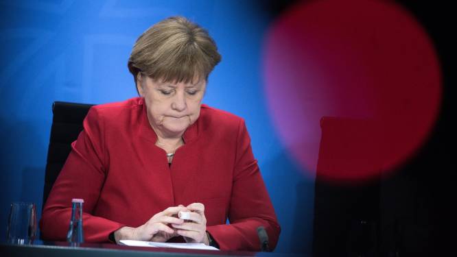 Merkel admet avoir fait une "erreur" en commentant la satire contre Erdogan