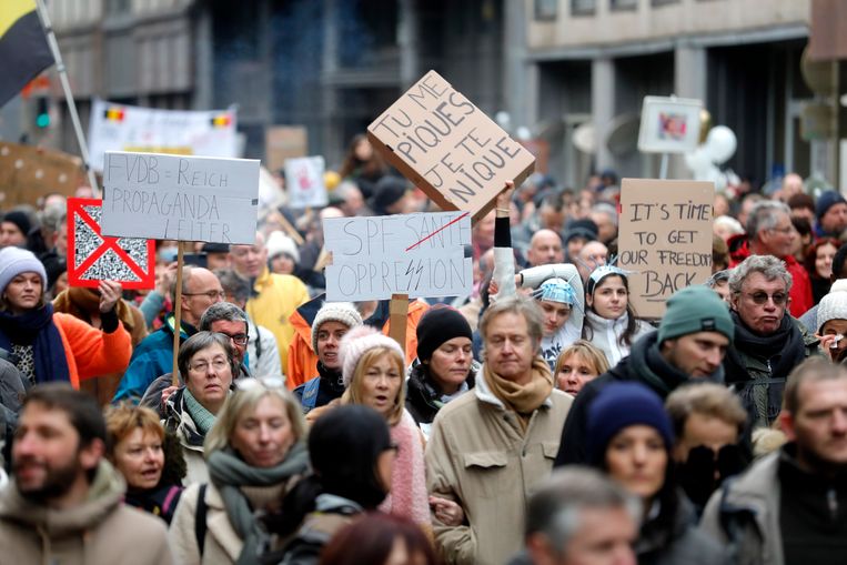 Een mars in Brussel tegen de coronamaatregelen, januari vorig jaar. Beeld EPA