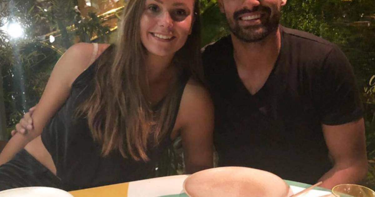 Lieke Martens en Benjamin van Leer aan de sushi Offside AD.nl