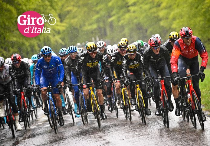 De regen en het slechte weer laat z'n sporen na in de Giro.