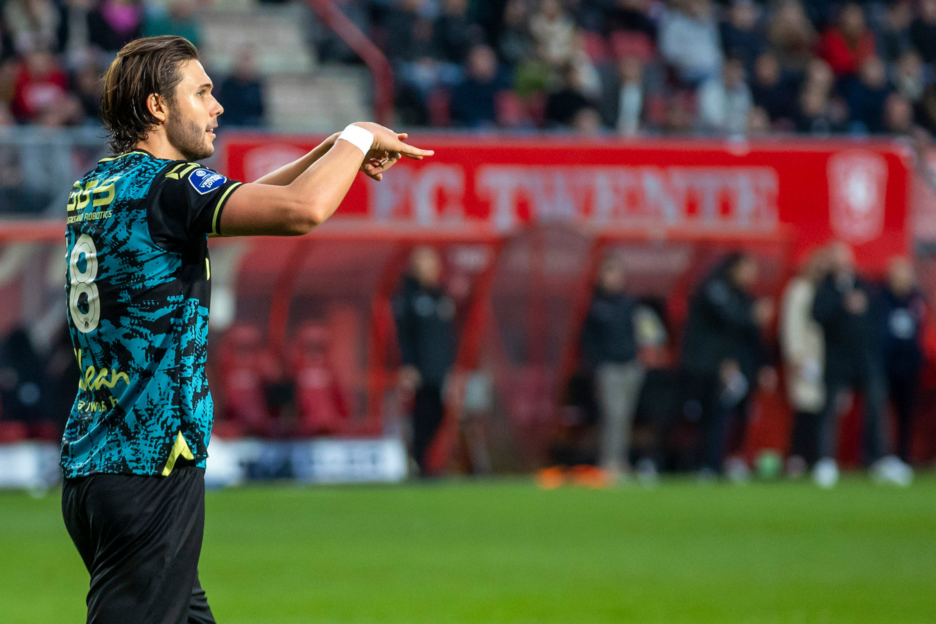 Willum Willumsson heeft Go Ahead Eagles tegen FC Twente vanaf de stip op 1-1 gebracht en daarmee naar de reeks van acht ongeslagen duels op rij. De Deventer ploeg is zondag in eigen huis dan ook favoriet tegen Vitesse.