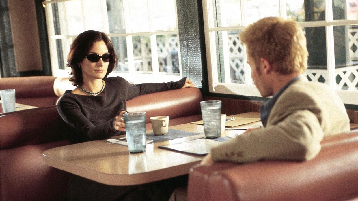 Carrie-Anne Moss en Guy Pearce in 'Memento' Beeld TMDB
