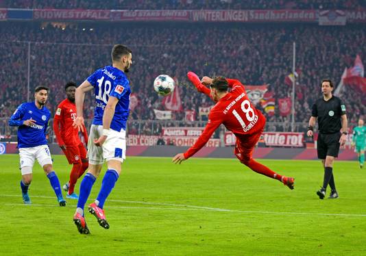 Leon Goretzka met ene heerlijke goal tegen Schalke 04..