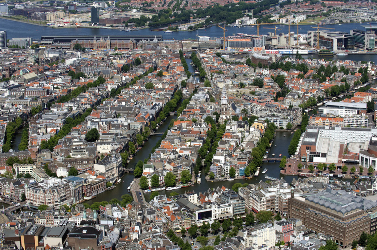 Een luchtfoto van de grachtengordel. Beeld ANP
