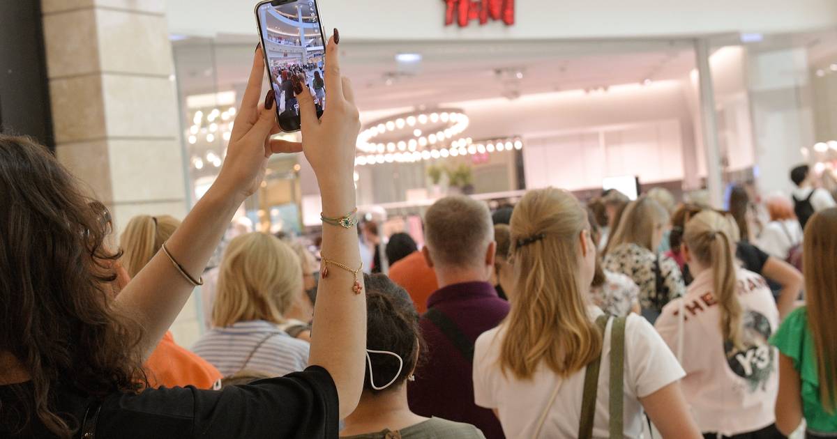 Lunghe code nell’ultimo giorno di apertura di H&M a Mosca |  Notizia