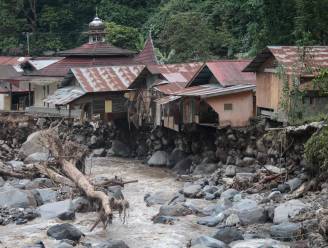 Tientallen doden op Sumatra door overstromingen, rijstvelden bedekt onder dikke laag modder