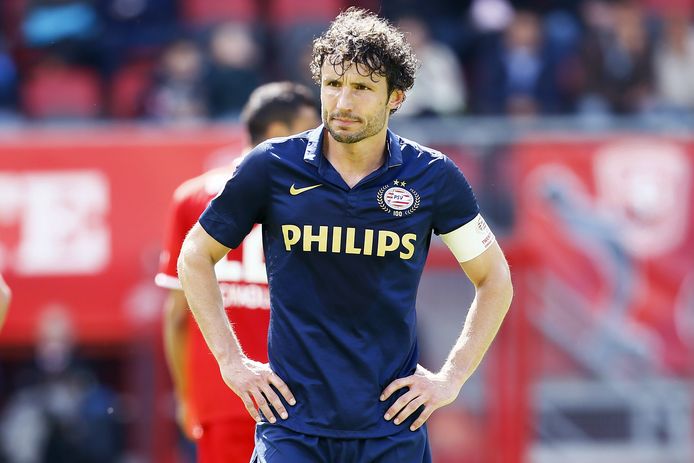 Van Bommel Stopt Clubheld Neemt Afscheid Met Rood Nederlands Voetbal Ad Nl