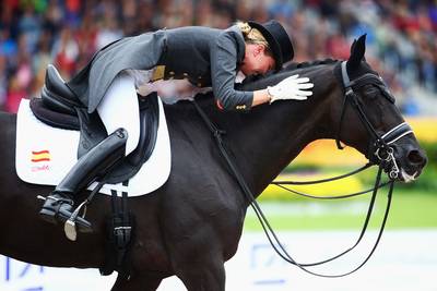 Conflict over paardensperma: Gertjan van Olst hoeft olympische amazone voorlopig nog niet te betalen