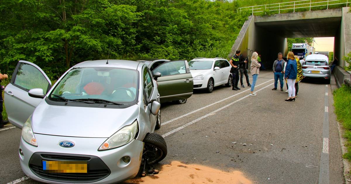 Verkeershinder na ongeluk met meerdere auto’s bij Zutphen Zutphen AD.nl
