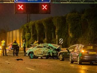 Vrouw komt om het leven bij groot ongeval op A2 bij Nieuwegein, man (21) aangehouden