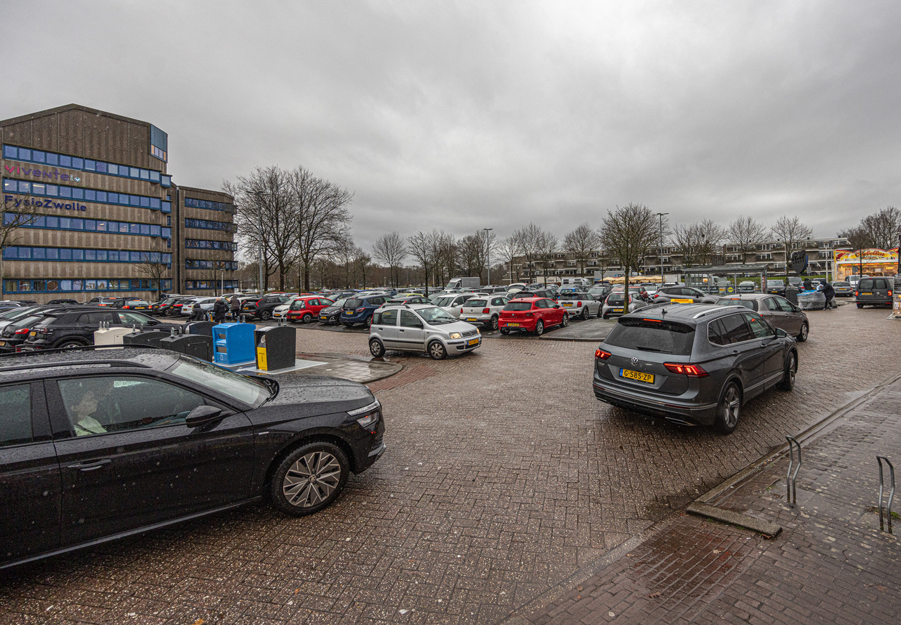 Speuren naar een parkeerplek met kerst voor de deur 'Eens kijken of ik
