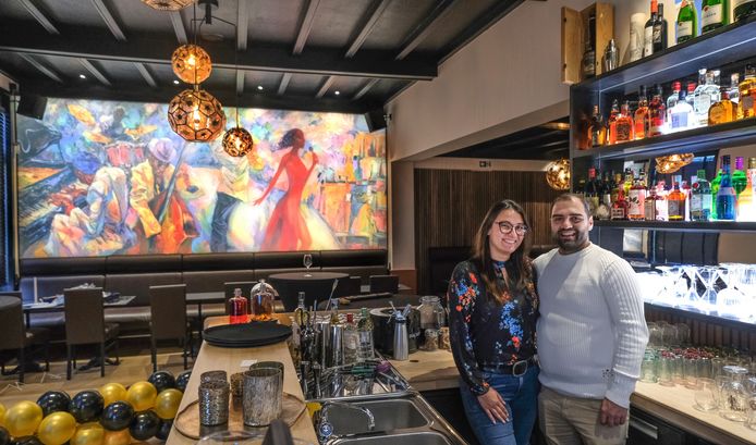 Arman Murazyan en Adriana Vanwynsberghe in Brasserie Victoria.
