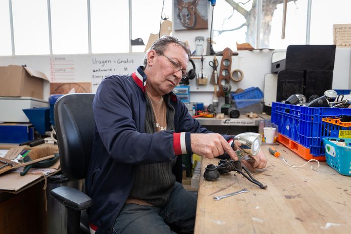 Hans heeft Korsakov en heeft zijn dagbesteding van zorginstelling Archipel bij Werk en Talent.