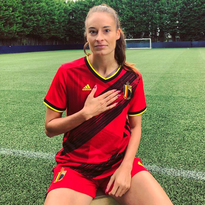 Tessa Wullaert in nieuwe outfit Red Flames