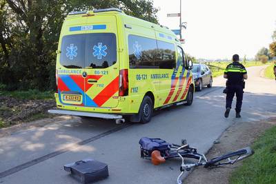 Botsing in Kerk-Avezaath: fietsster verleent geen voorrang, autobestuurder waarschijnlijk onder invl