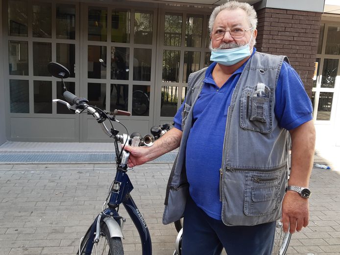 Santos de Sousa woont in de buurt. Hij zag de ravage pas achteraf: "Ik sliep al op het moment van de rellen."