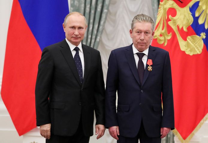 Voorganger van Nekrasov, Ravil Maganov, samen met de Russische president Vladimir Poetin. (21/11/19)