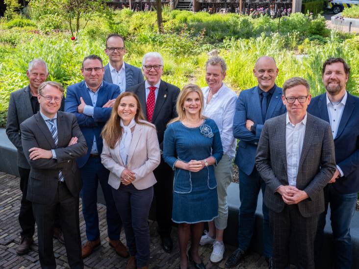 Nieuwe bestuurders van waterschap krijgen naast bloemen ook een motie van afkeuring