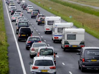 Lange files op Nederlandse wegen door pinksterweekend, ‘extreem druk in zuiden’