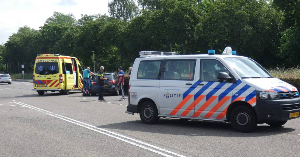 Kind raakt gewond bij ongeluk en krijgt ‘traumabeertje’.