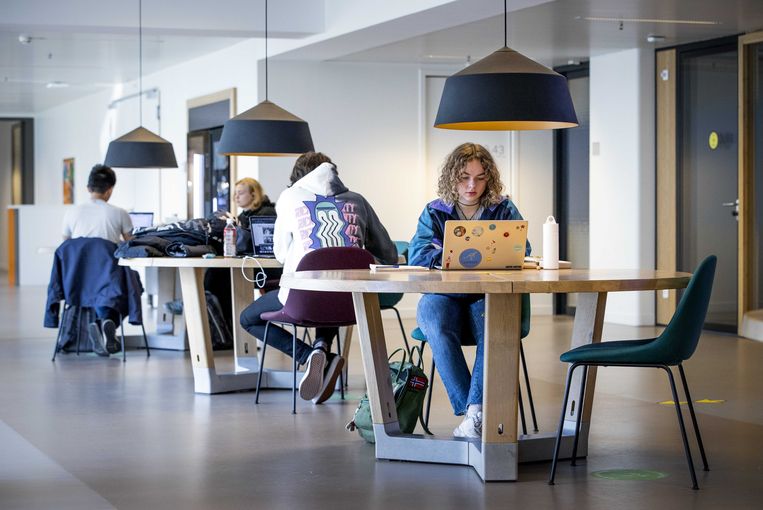 Studenten aan het werk in de dependance van de Universiteit van Leiden.  Beeld ANP