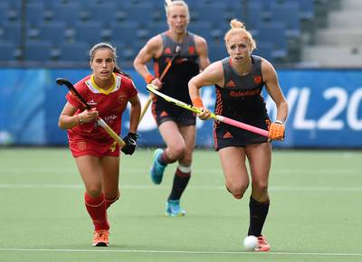 Van Maasakker helpt hockeysters naar WK